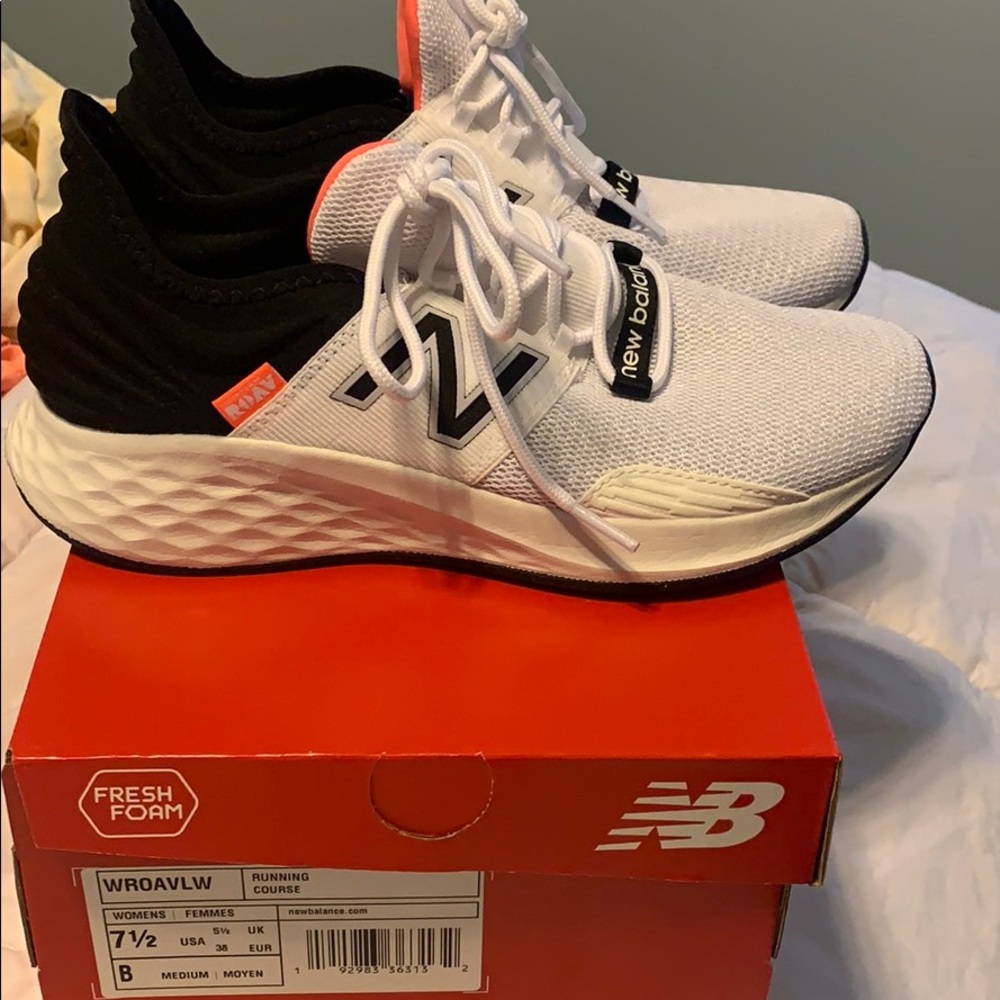 New balance tennis shoes